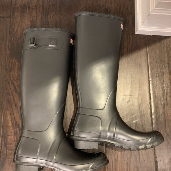Dark Grey calf-high Hunter rain boots! - Picture 4 of 4